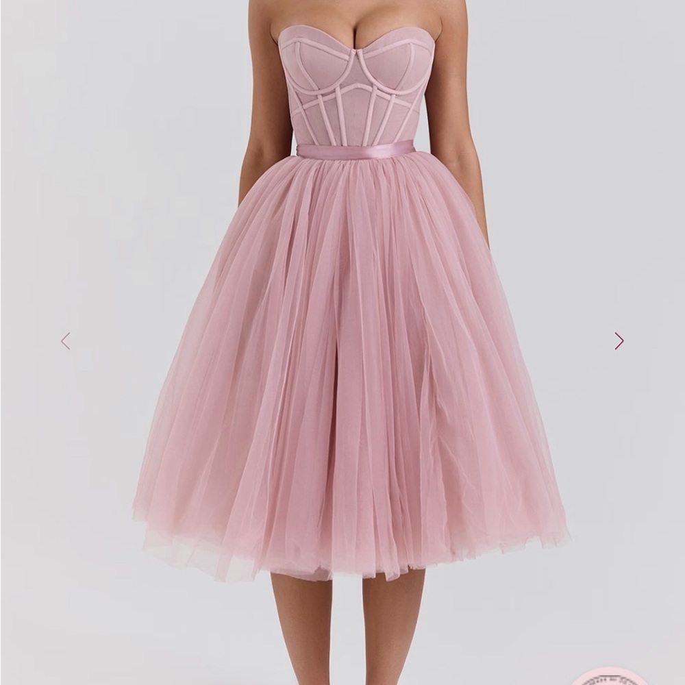 Elegant Pink Strapless Tulle Dress